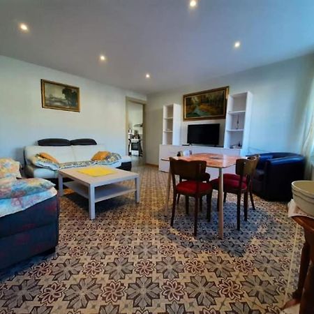 Le Plain Pied Sur Place Le Mele-sur-Sarthe Ngoại thất bức ảnh