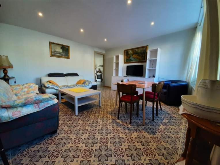 Le Plain Pied Sur Place Le Mele-sur-Sarthe Ngoại thất bức ảnh