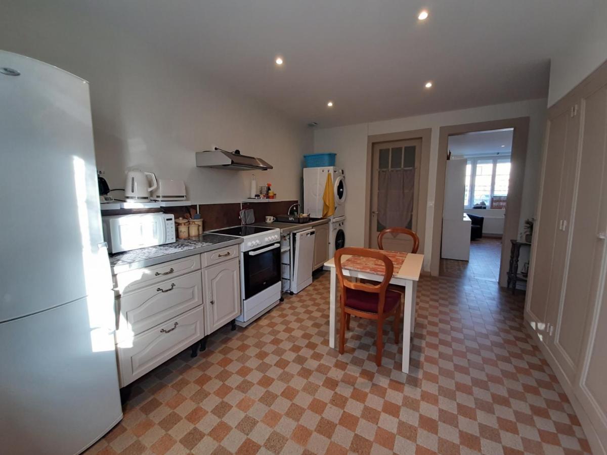 Le Plain Pied Sur Place Le Mele-sur-Sarthe Ngoại thất bức ảnh